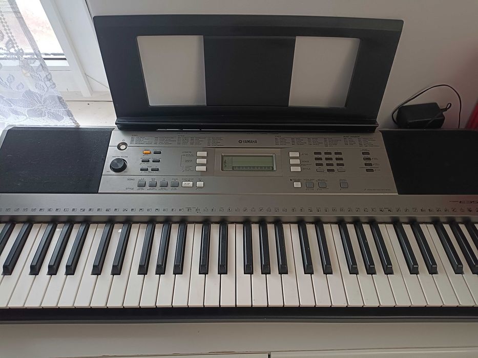 Keyboard yamaha psr e353