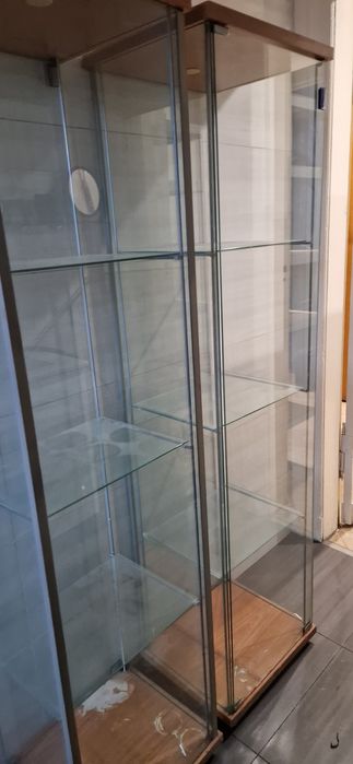 Rezerwacja  do niedzieli. Witryny szklane z półkami