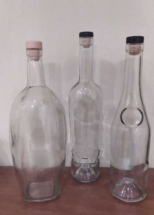 Винная бутылка без этикеток