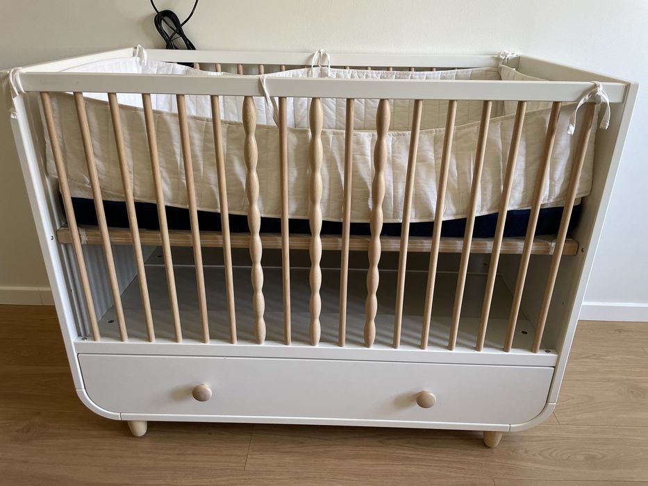 Berço evolutivo Myllra + colchão Ecus Kids e cunha