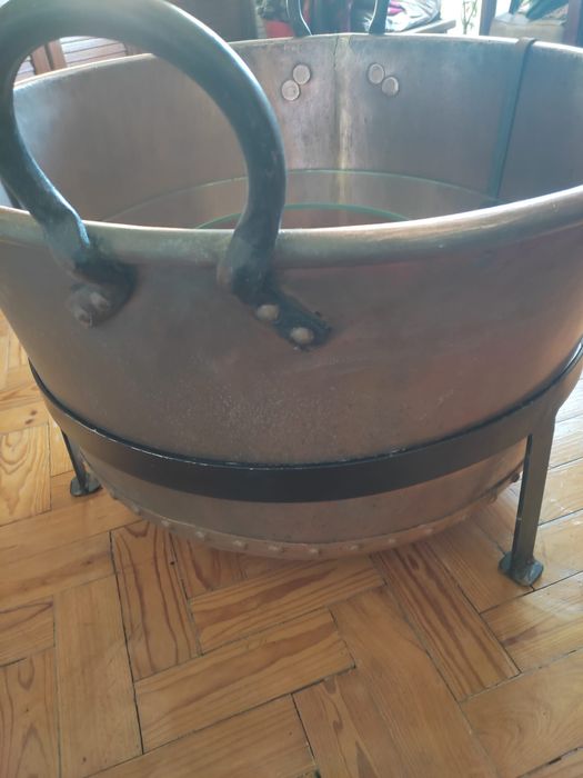 Selling 2 copper pots64751793648387121