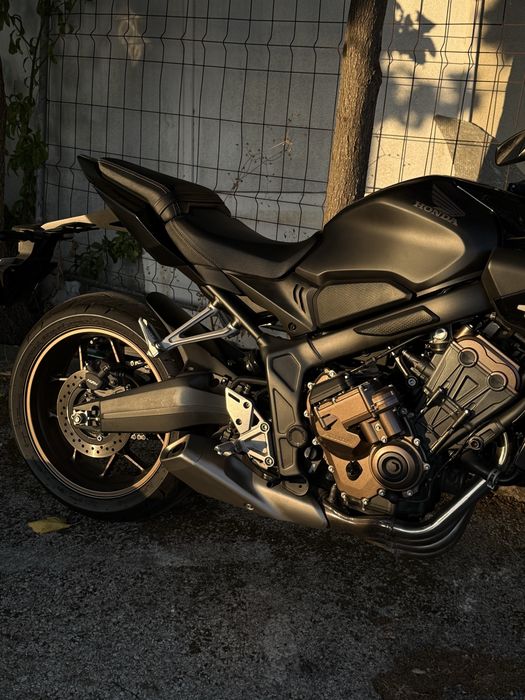 Honda CB650R E-CLUTCH 2025