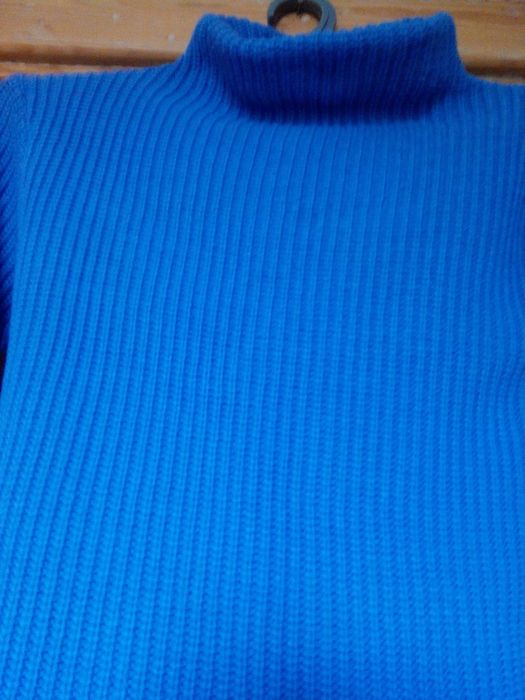 Тёплый свитер подростковый.