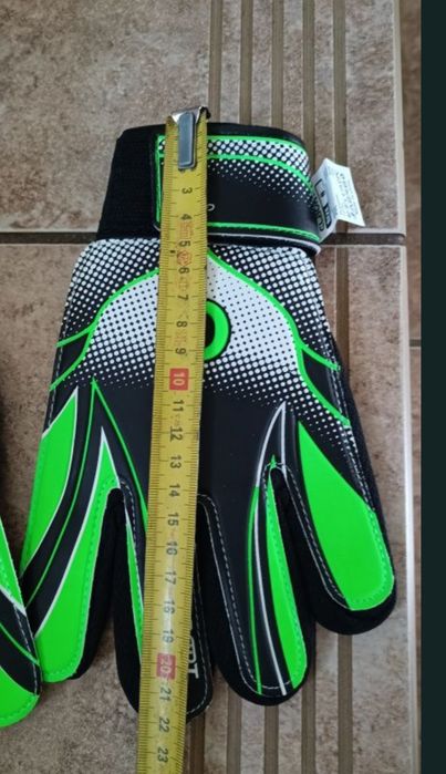 Rękawice bramkarskie.