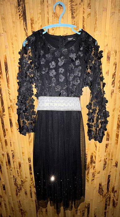 Красивое нарядное платье на девочку