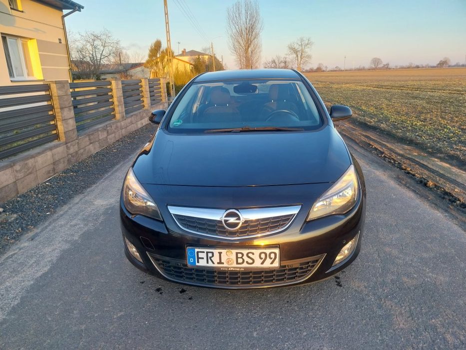 Opel Astra J  1,4  benzyna 2010 rok produkcji