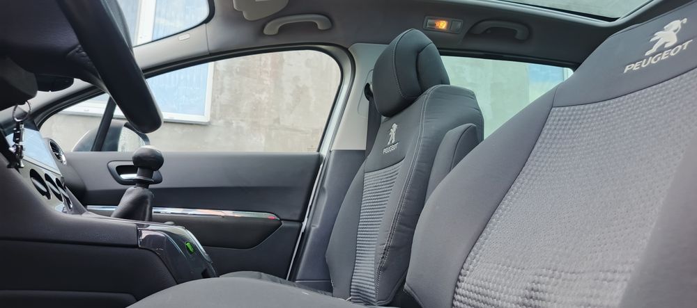 Peugeot 5008 2010 рік