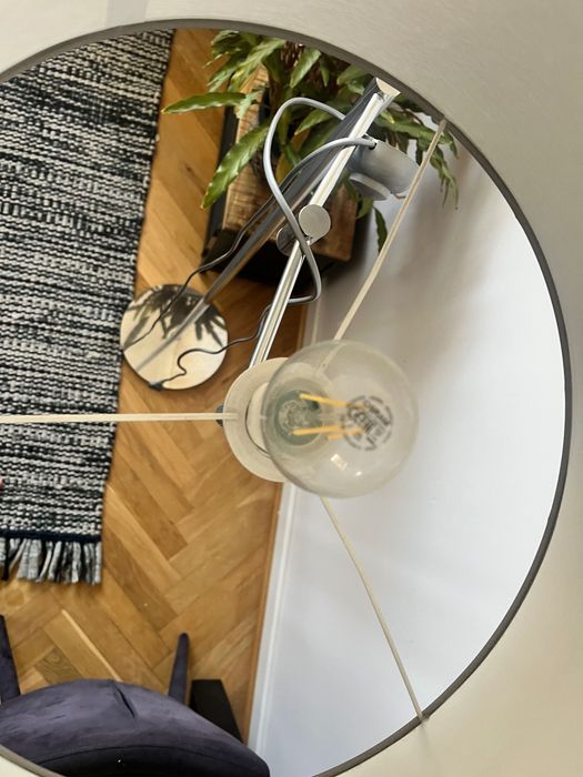 Funkcjonalna lampa stojąca z abażurem chromowana