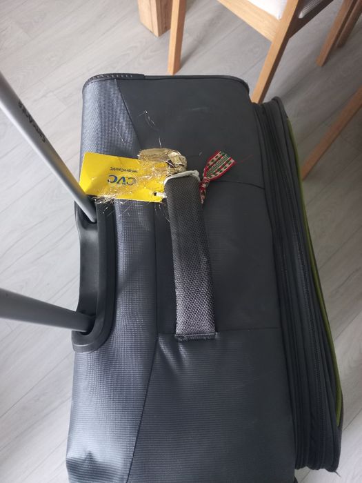 Mala de viagem 23 kg - Sansonite  em tecido com cinza.