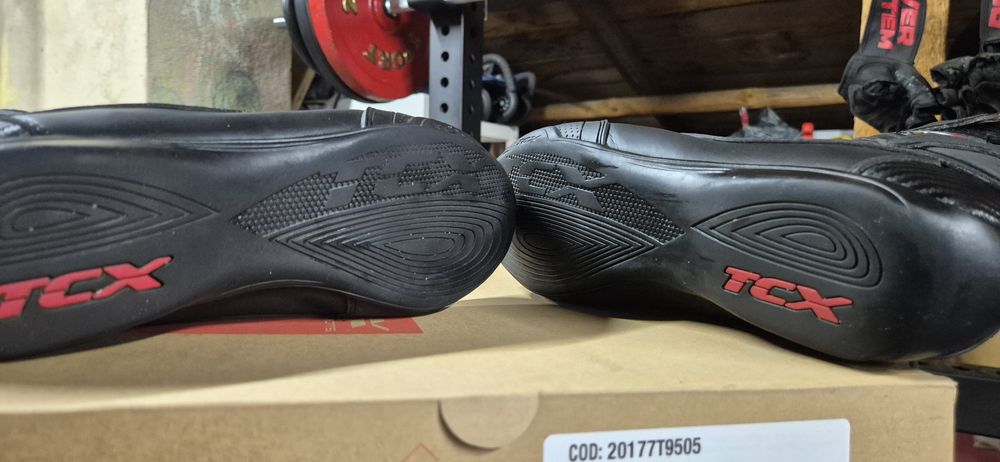 Buty TCX miejskie roz 43 stan idealny