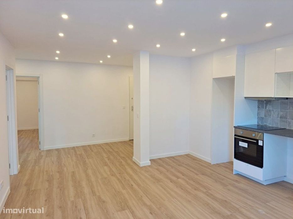 Apartamento T2 para venda em Amadora - Lisboa