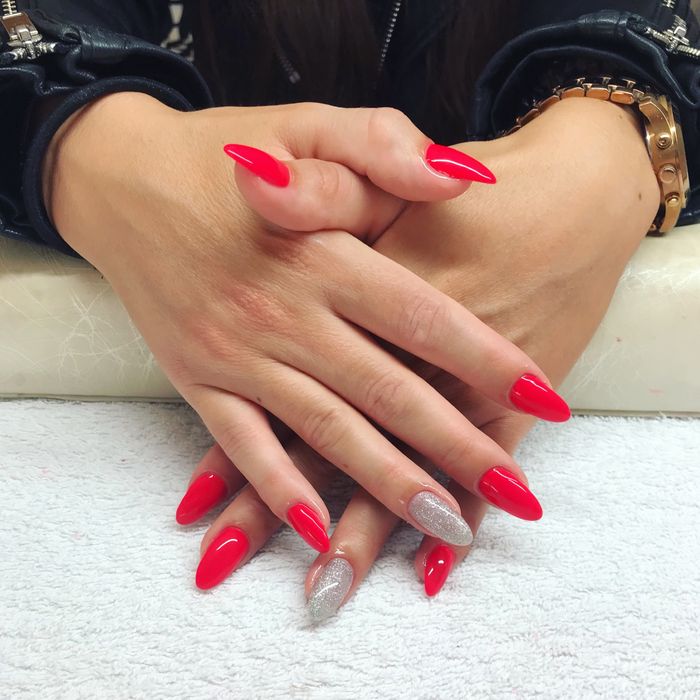 Unhas de gel e verniz gel (perto do ismai)