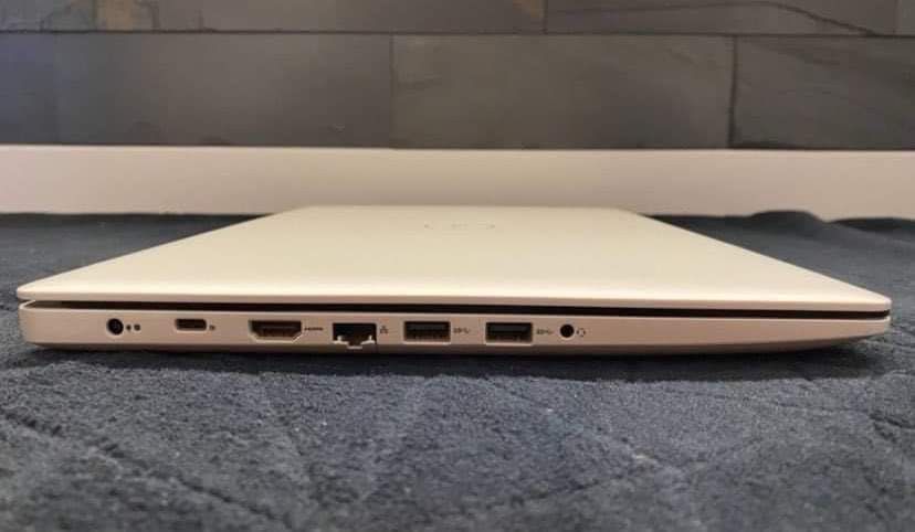 Laptop Dell inspiron 5570 + ładowarka bialy