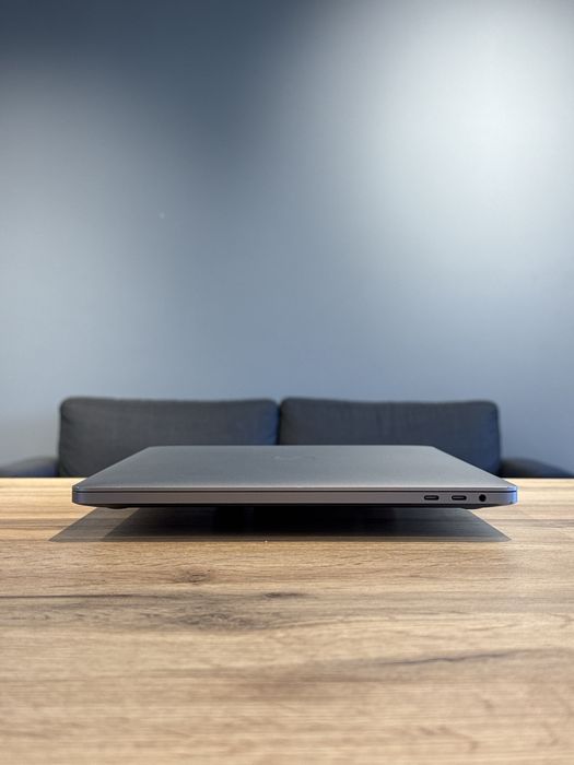 MacBook pro 16 2019 i7 2.6ghz 64/512gb pro 5300m 4gb