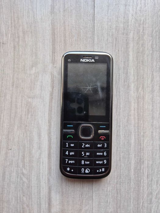 Telefon Nokia C5-00