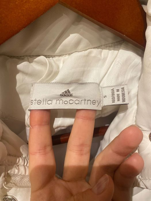 Белая куртка adidas Stella Mccartney