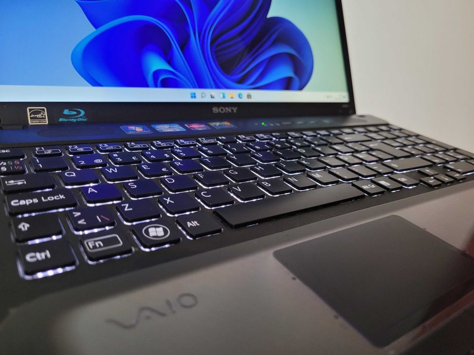 Laptop   SONY   VAIO , podświetlana klawiatura , Win 11