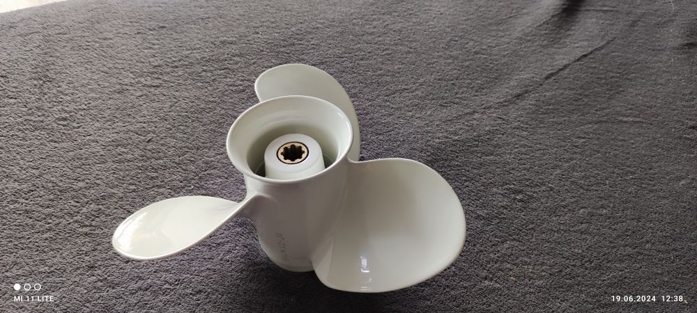 Śruba napędowa 9 1/4 x12 Yamaha f9,9 f15 f20 honda bf8 bf9,9 bf15