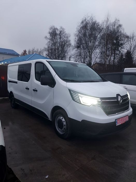 Оригінальний вантажо-пасажир 5 місць, 2022 рік, 2,0 дизель, Автомат.