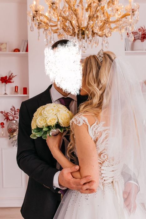 Вишукана весільна сукня