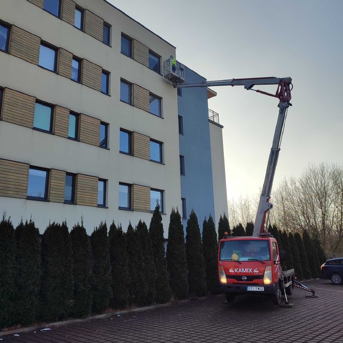 Usługi/wynajem zwyżka/podnośnik koszowy {wycinka drzew} do 26m