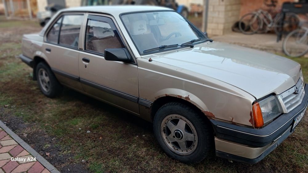 продам автомобіль опель аскона