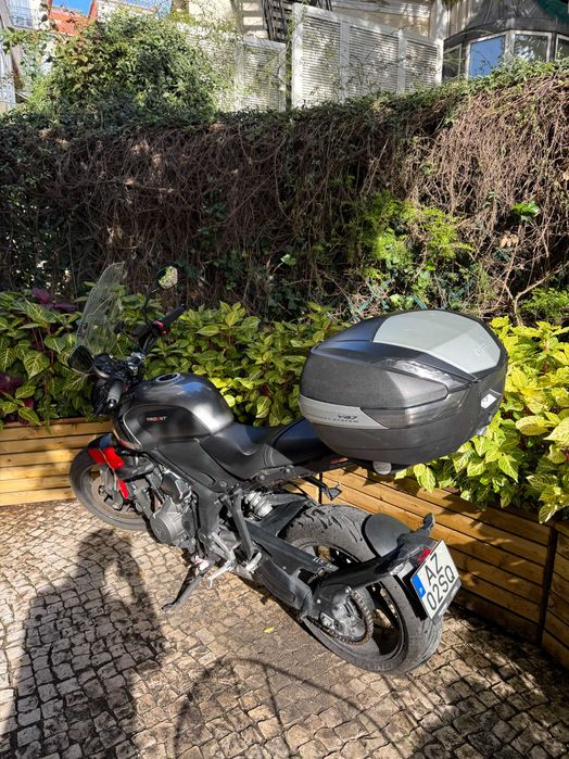 Triumph Trident 660, 2023, 8.200 km, em excelente estado.