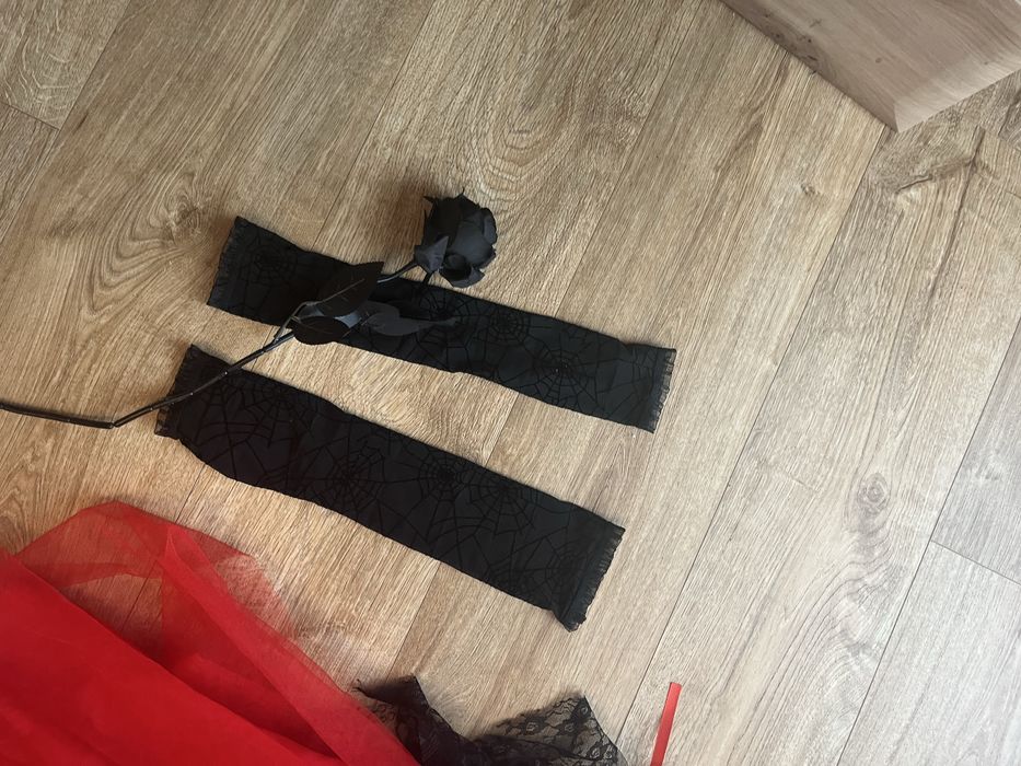 Kostium wampirzycy dla dziewczynki około 10 lat Halloween