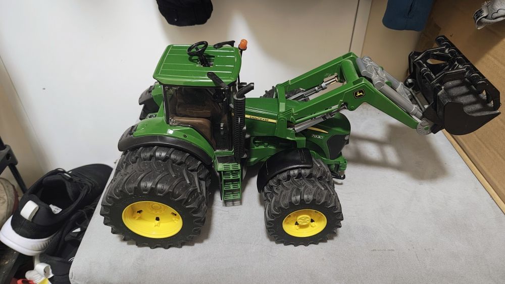 Bruder traktor john deere
