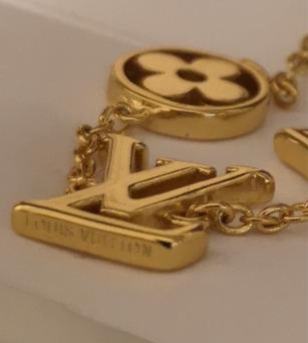 Złoty Naszyjnik z logo LV