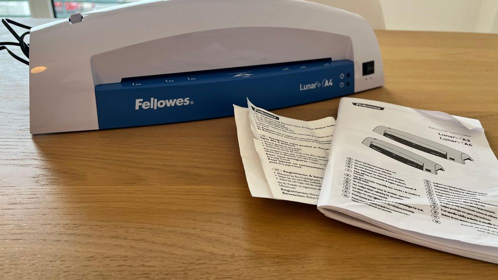 FELLOWES Plastificadora Lunar, A4, 125 μ, Branco e Azul