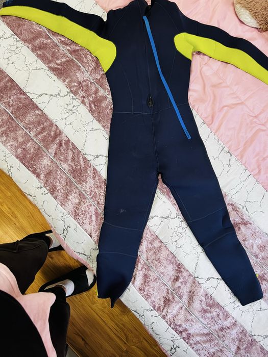 Roupa de surf Olaian 11-14 anos, ótimo estado