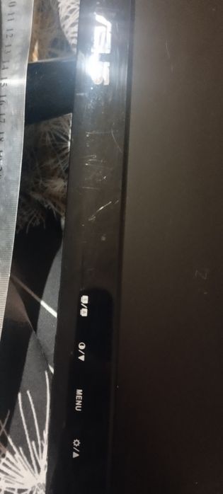 Монітор ASUS HD Рідко кристалічний з невеликими дефектами VGA