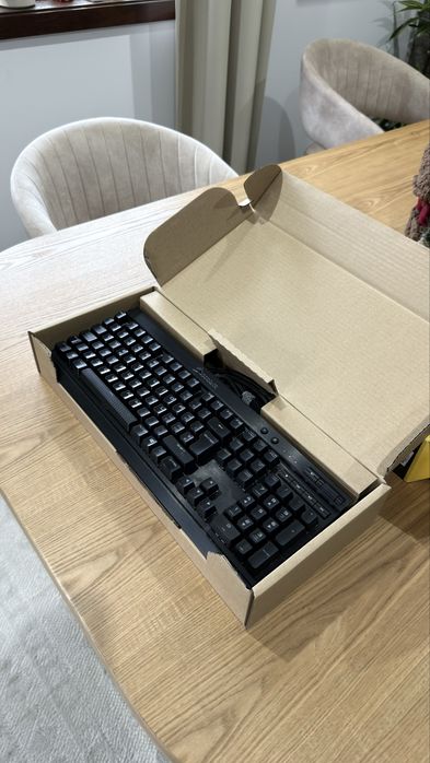 Teclado Corsair K70 LUX RGB