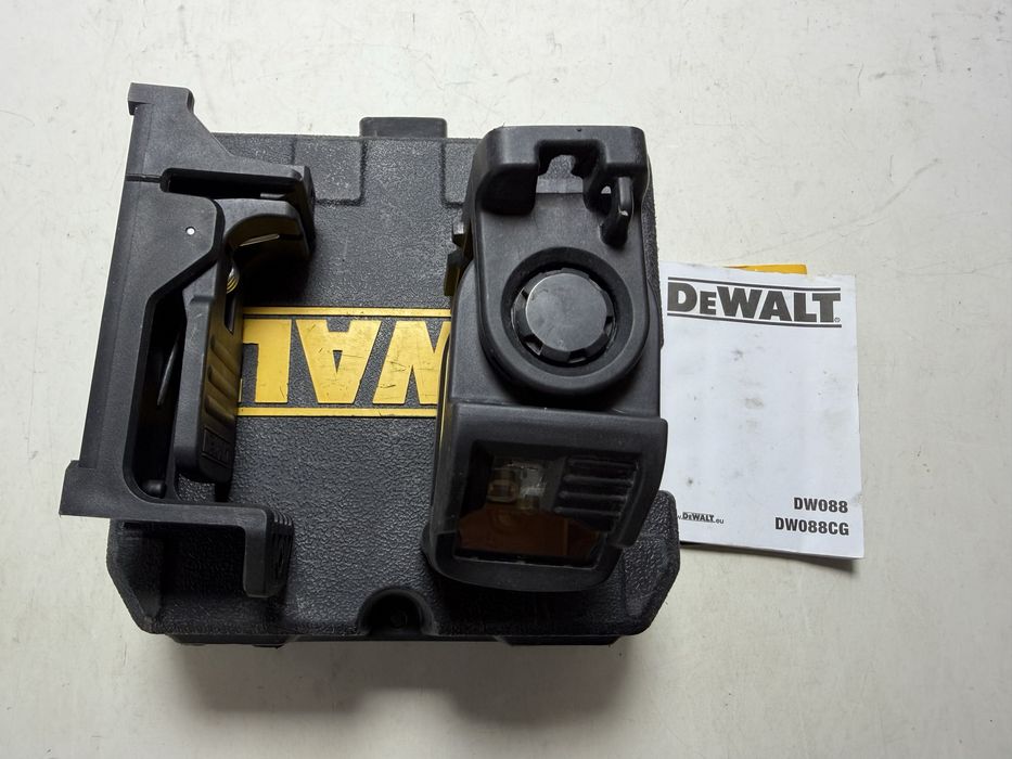Лазерний рівень DeWALT DW088
