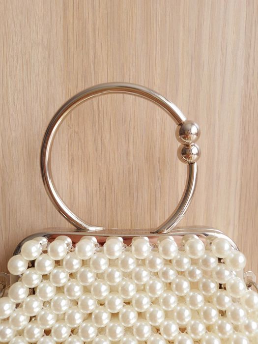Torebka Kremowa Srebrna Perłowa Perły Z Uchytem Do Ręki Na Ramię