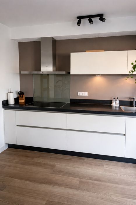 Luksusowa kuchnia wysoki połysk AGD Miele expres granitowy blat