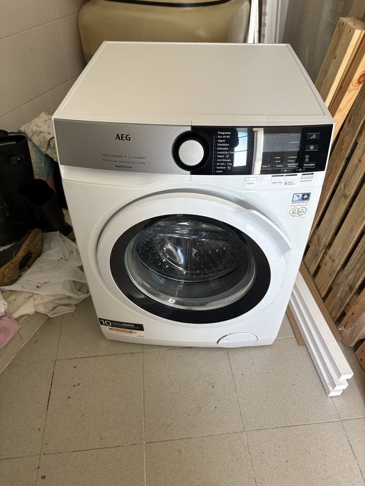 Maquina de lavar roupa da marca AEG - como nova