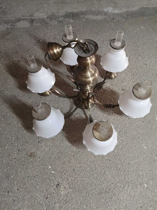 Candeeiro clássico para sala.