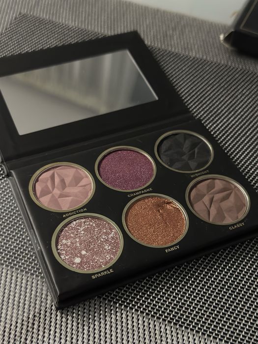 Палетка тіней REVOLUTION pro glam mood