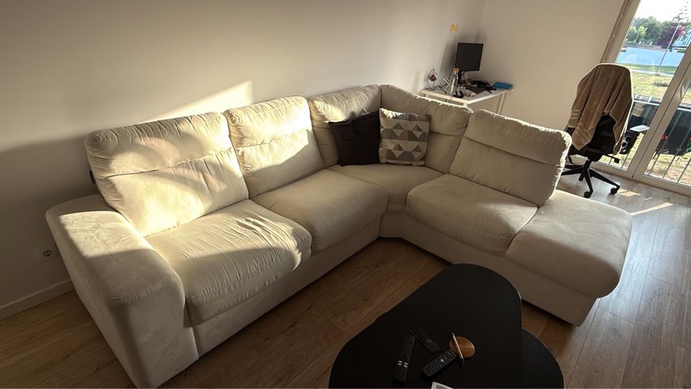 Sofá chateaux 260x 210, branco com tecido agradavel para calor e frio