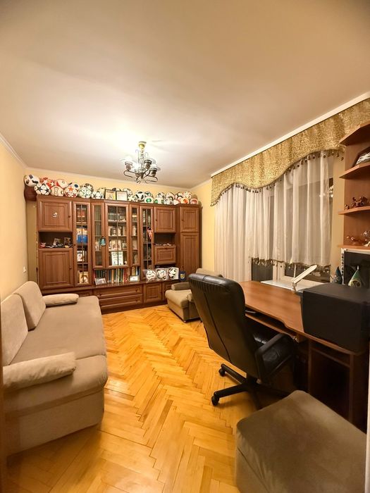 Продаж квартири р-н осташівка