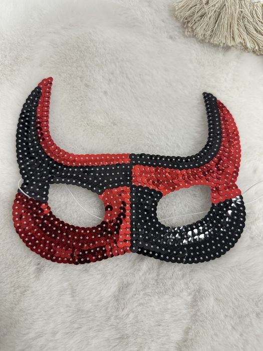 Классная карнавальная маска с блестками чертик, маска на хеллоуин
