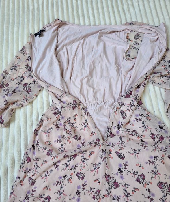 Sukienka Esmara w kwiatki wiosenna pudrowy róż rozmiar 40