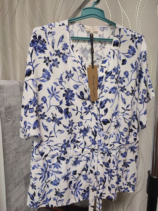Жіноча блузка у квітковий принт бренду Phase Eight