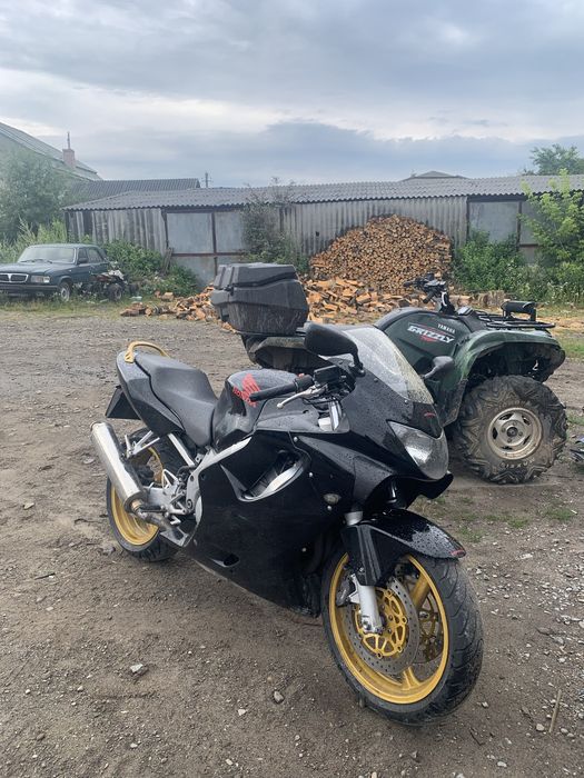 Honda cbrf4   600