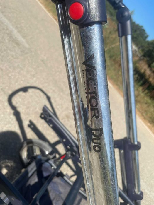 Vendo carrinho de bebé para gémeos.