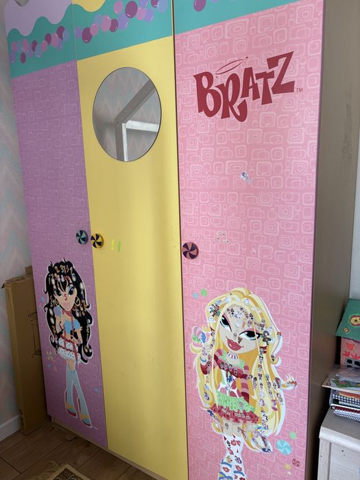 Шафа дитяча потрійна для дівчинки