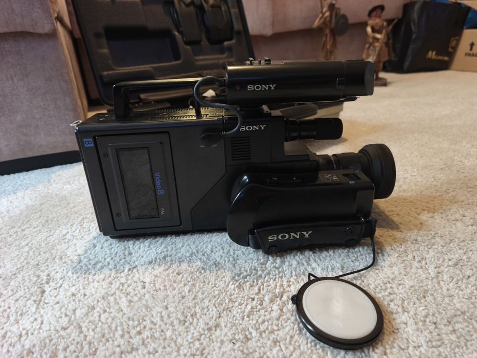 Vintage Sony CCD-V8AF 8mm Video Camera Recorder with Hard Case64739753466242121