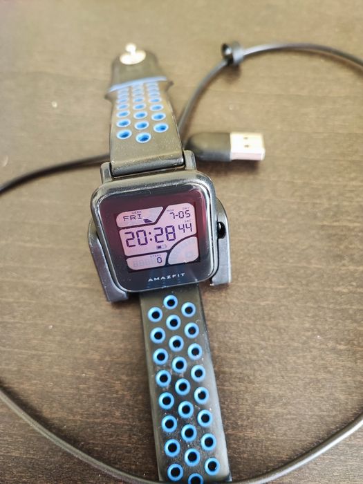 Amazfit Bip Black — фітнес-трекер